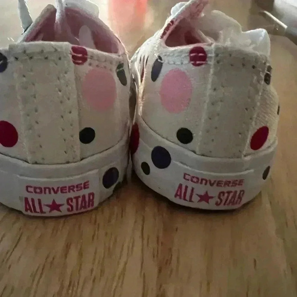 GIRLS CONVERSE ALL STARS SIZE 5 - Picture 3 of 9
